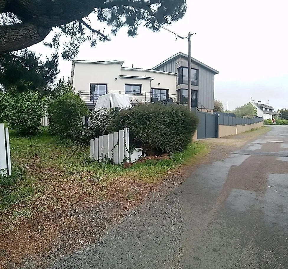 Apartmán Beautiful Ground Floor Opening Onto Private Pool Lancieux